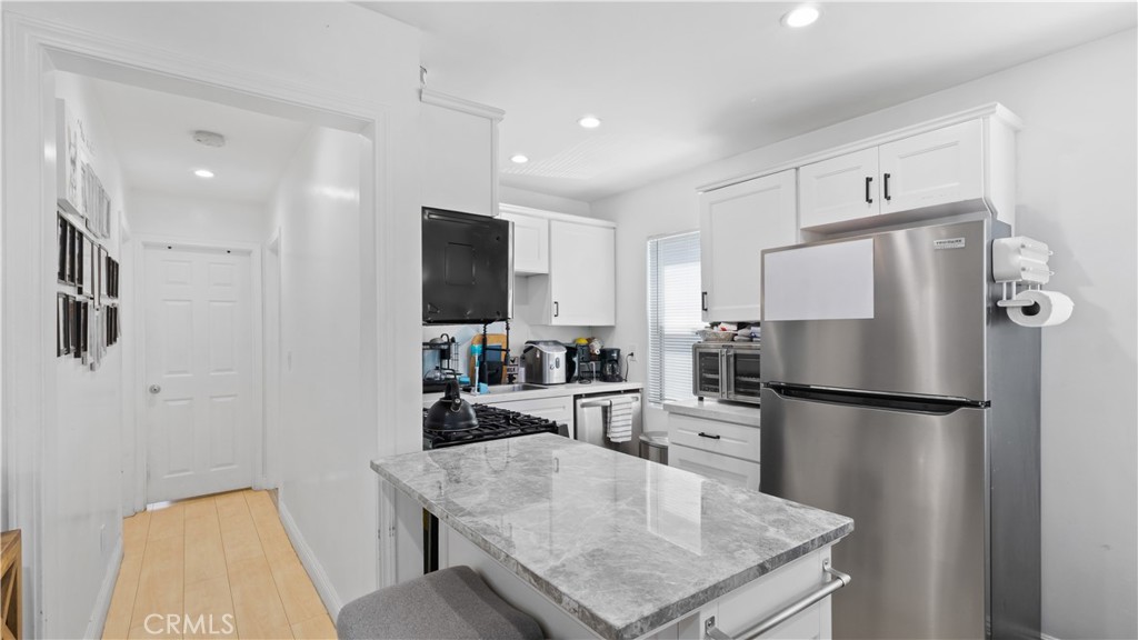 76 W Del Amo Boulevard