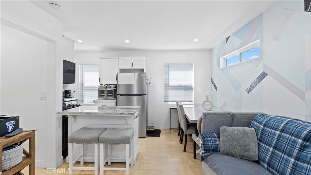 76 W Del Amo Boulevard