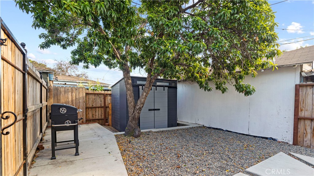 76 W Del Amo Boulevard