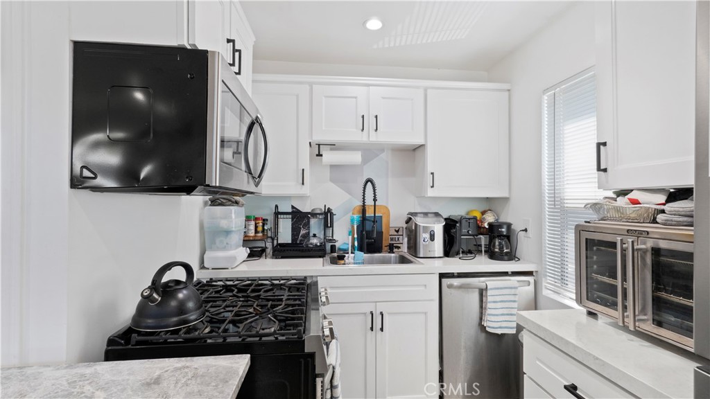 76 W Del Amo Boulevard