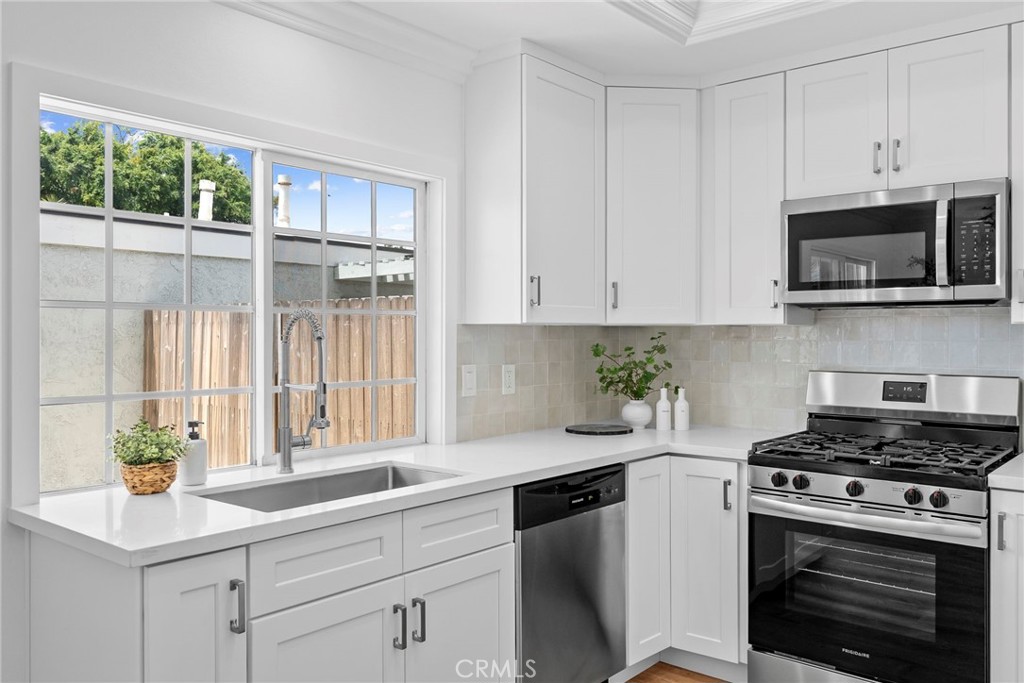 13341 Newland Street