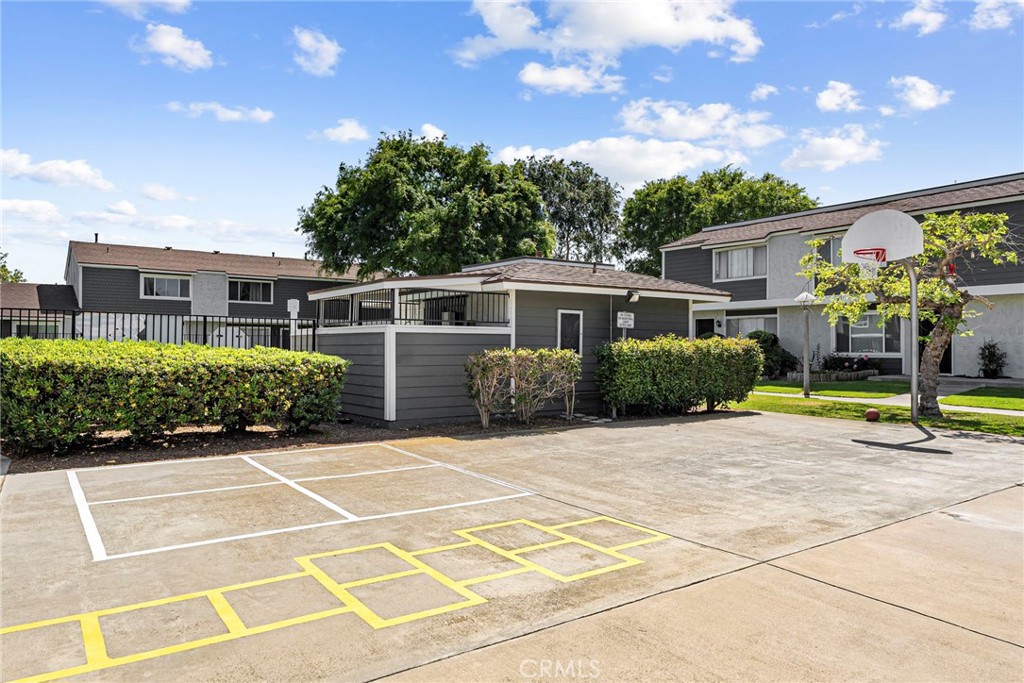 13341 Newland Street