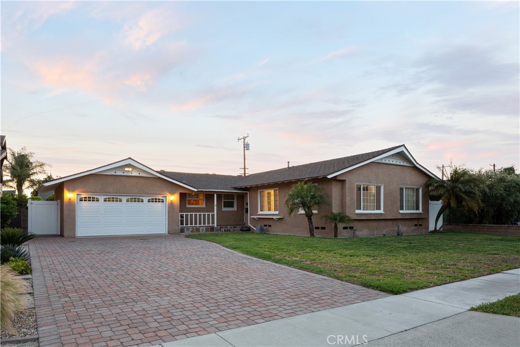 521 S Dustin Pl