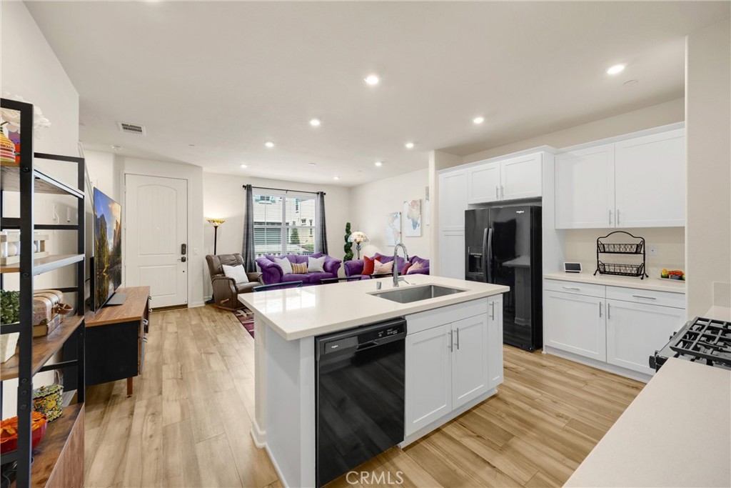 1095 W Buttercup Lane