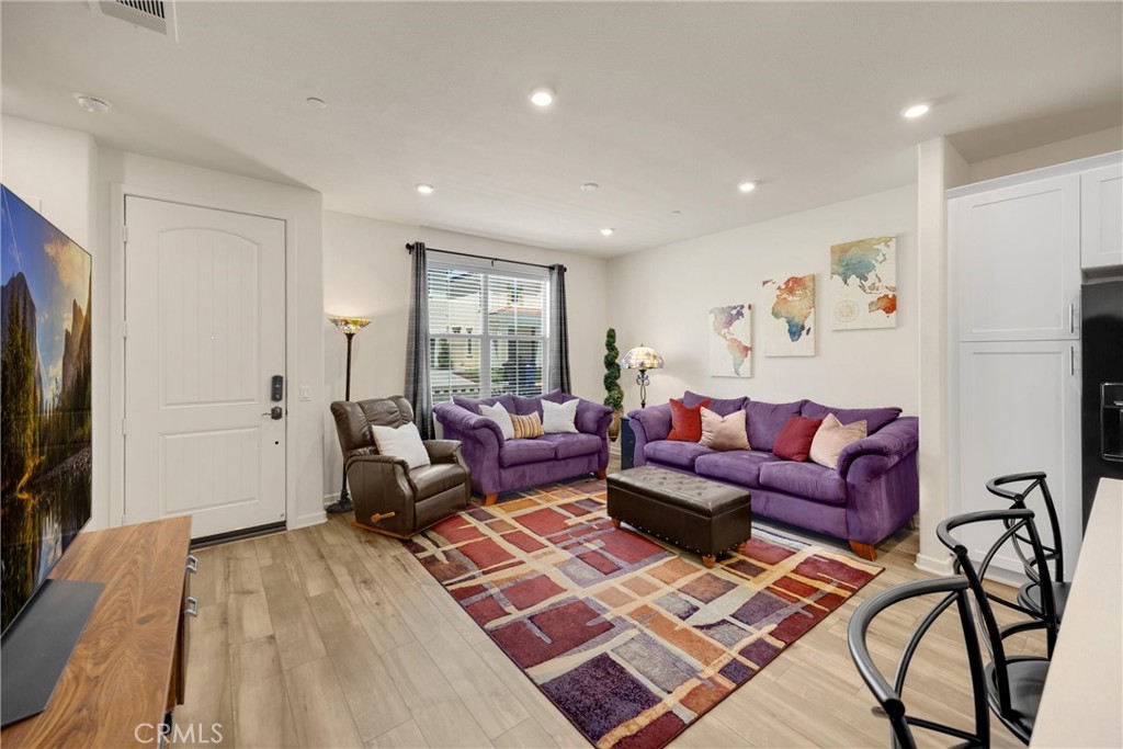 1095 W Buttercup Lane