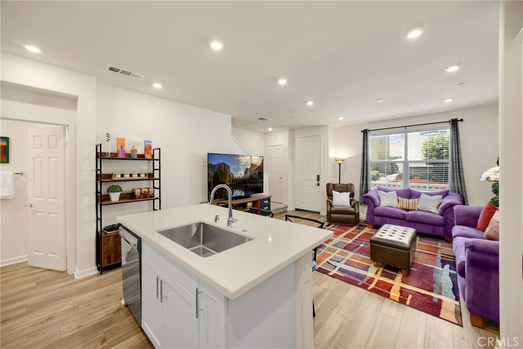 1095 W Buttercup Lane