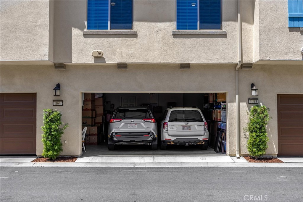 1095 W Buttercup Lane