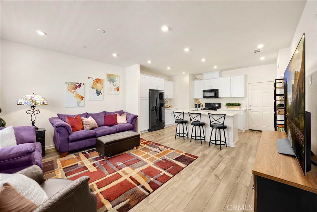1095 W Buttercup Lane
