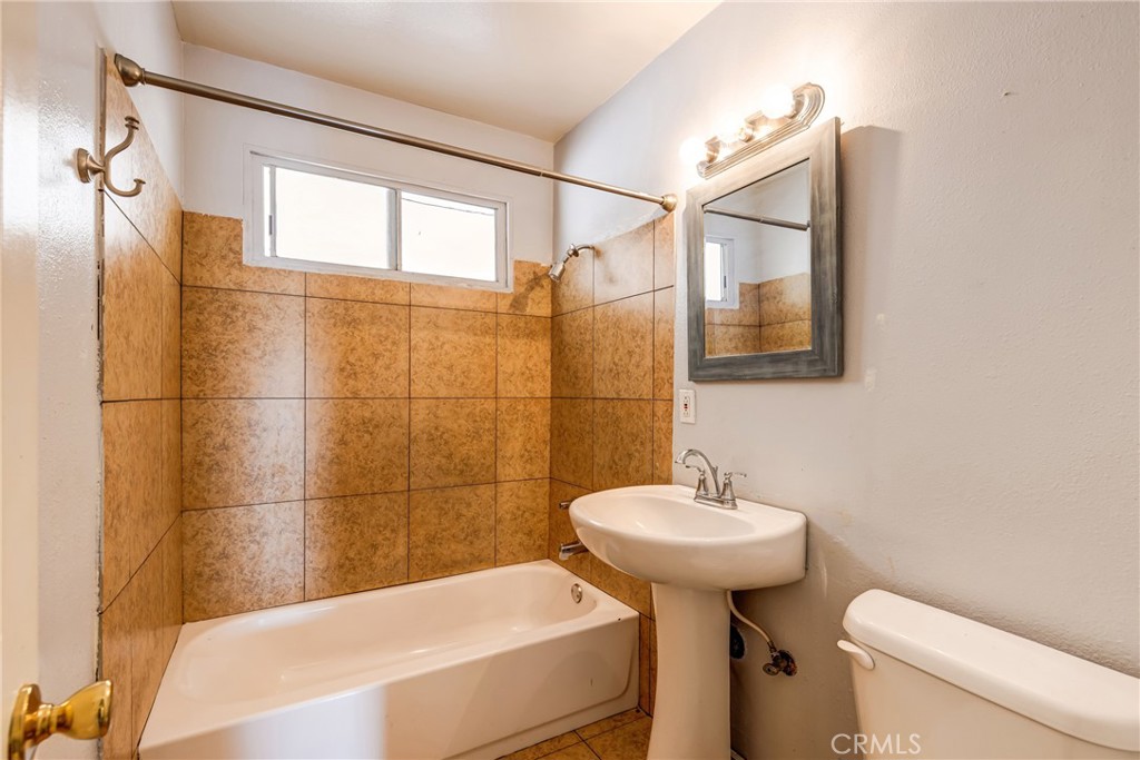 25189 Gentian Avenue