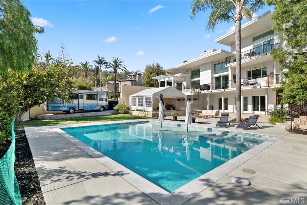 9111 Loma Street