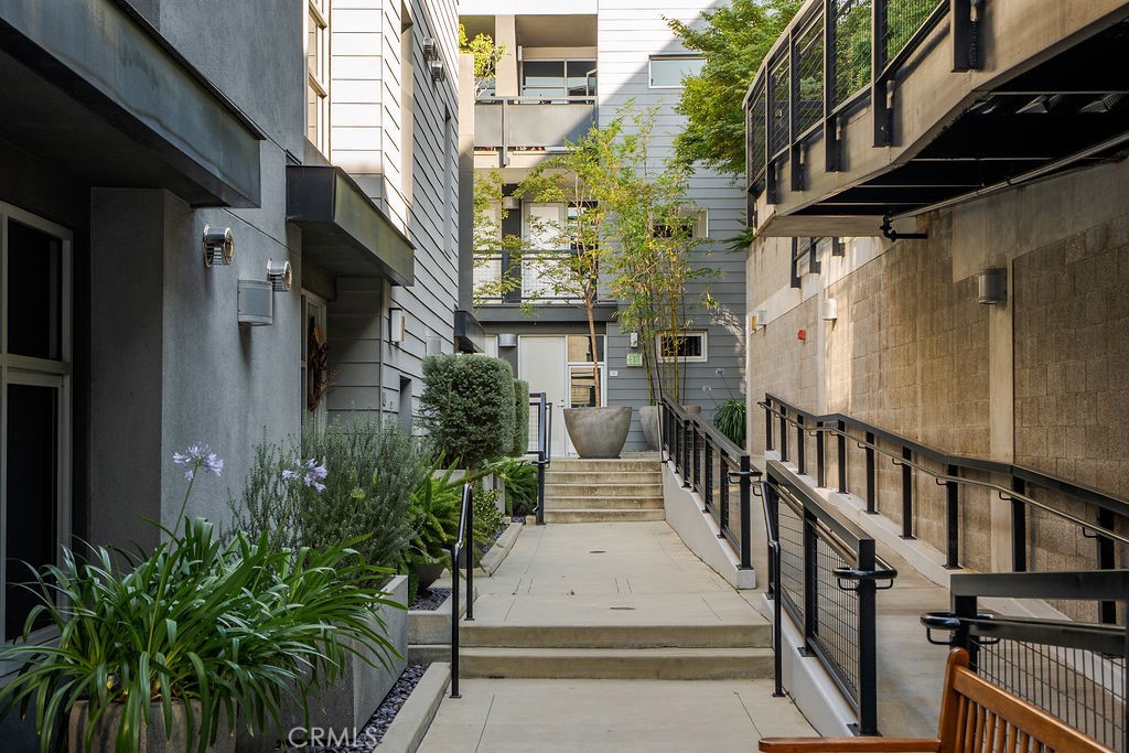 4111 W Sunset Boulevard 220