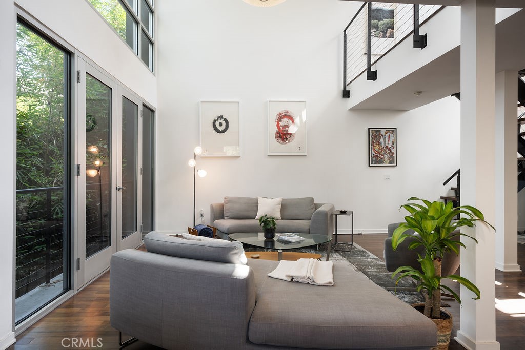 4111 W Sunset Boulevard 220