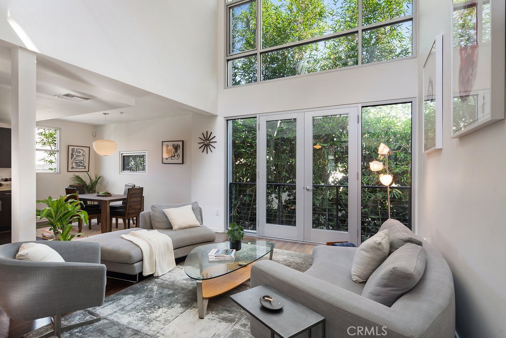 4111 W Sunset Boulevard 220