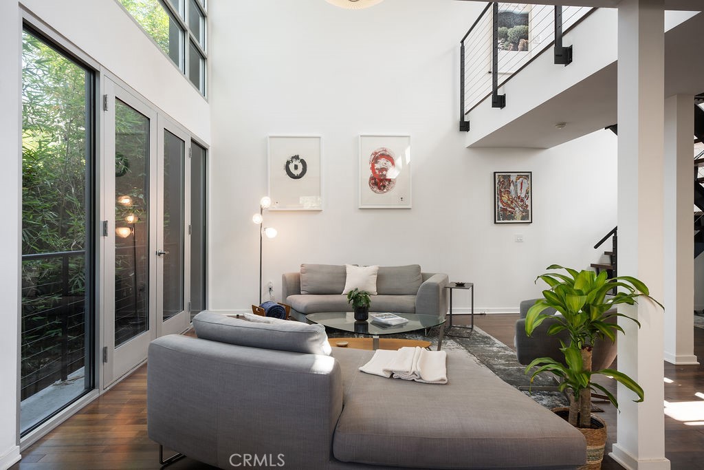 4111 W Sunset Boulevard 220