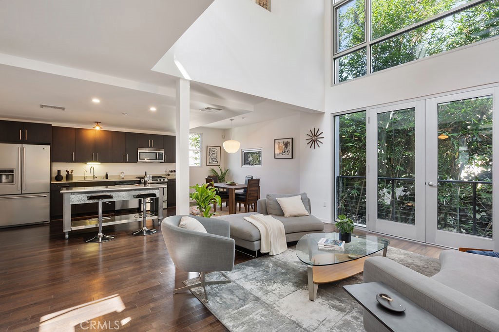 4111 W Sunset Boulevard 220