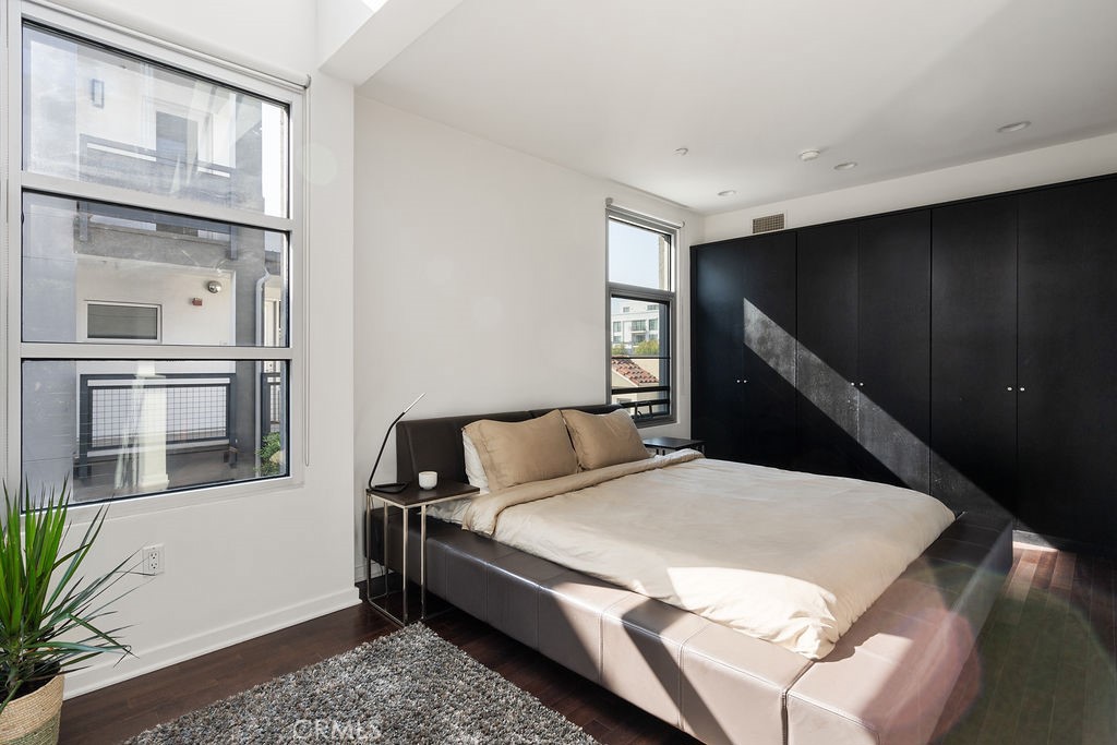 4111 W Sunset Boulevard 220