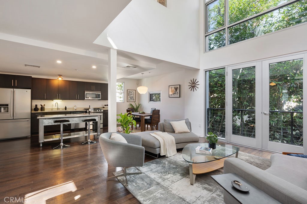 4111 W Sunset Boulevard 220