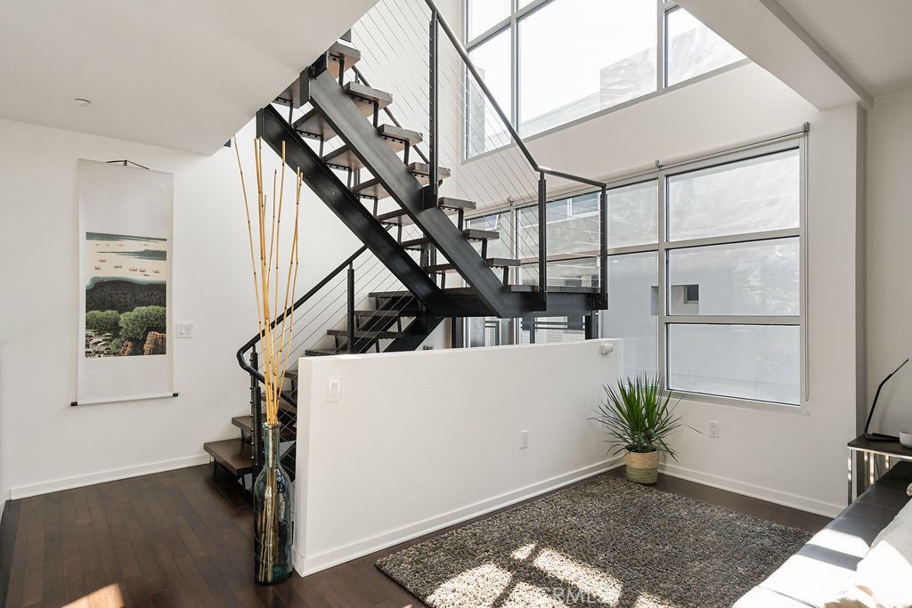 4111 W Sunset Boulevard 220