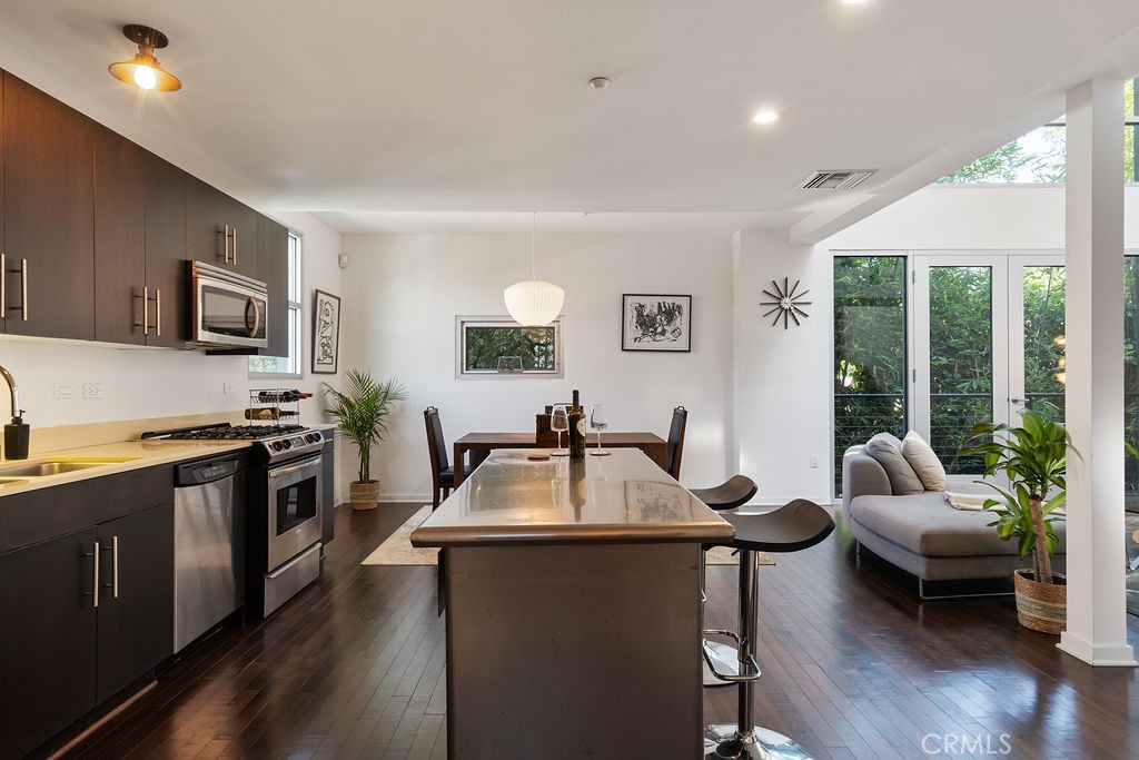 4111 W Sunset Boulevard 220