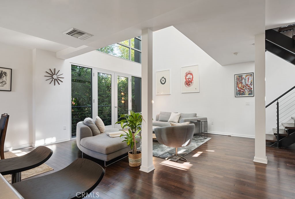 4111 W Sunset Boulevard 220