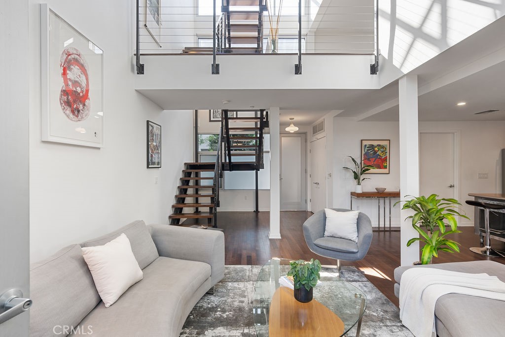 4111 W Sunset Boulevard 220