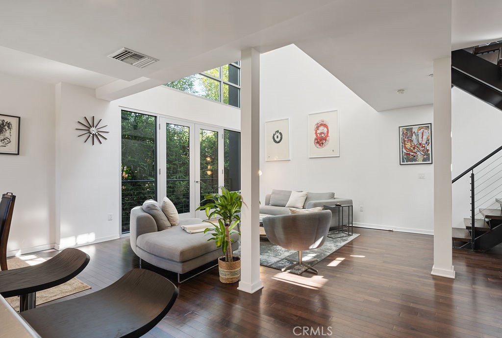 4111 W Sunset Boulevard 220