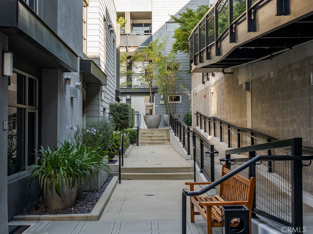 4111 W Sunset Boulevard 220