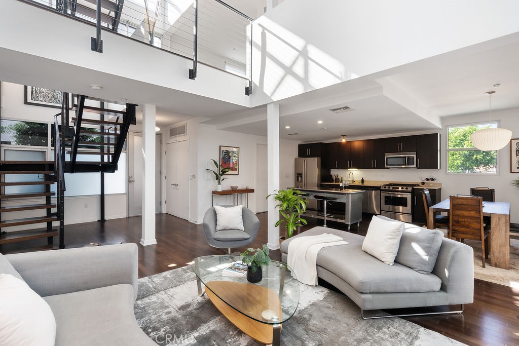 4111 W Sunset Boulevard 220