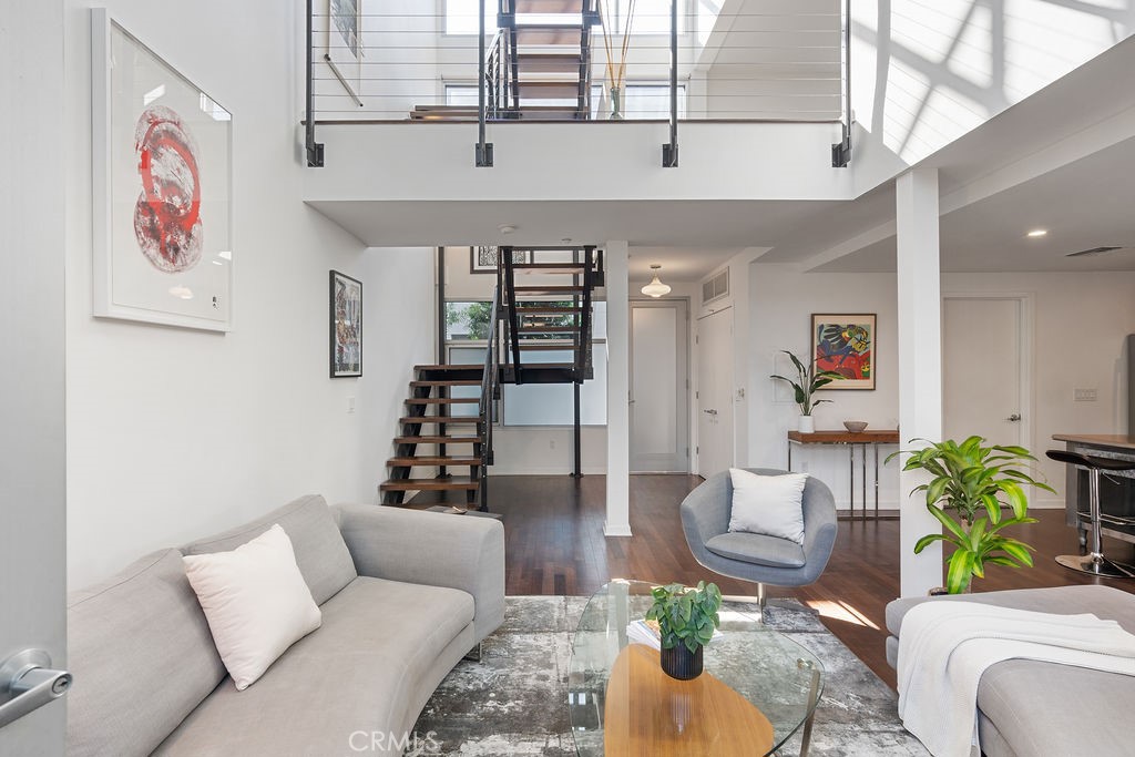 4111 W Sunset Boulevard 220