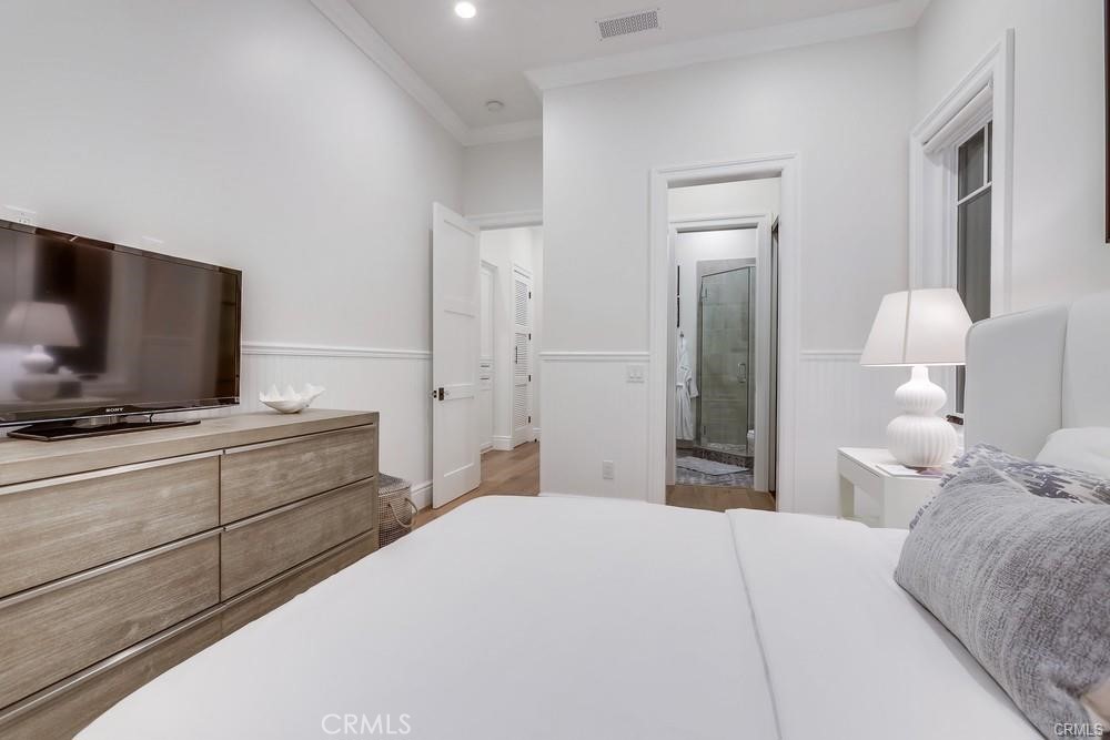 1508 E Balboa Boulevard