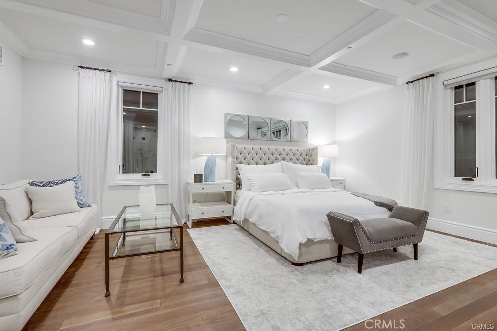 1508 E Balboa Boulevard