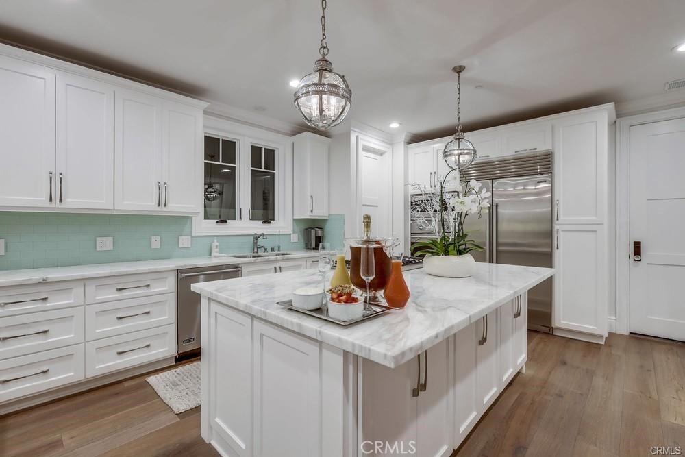 1508 E Balboa Boulevard