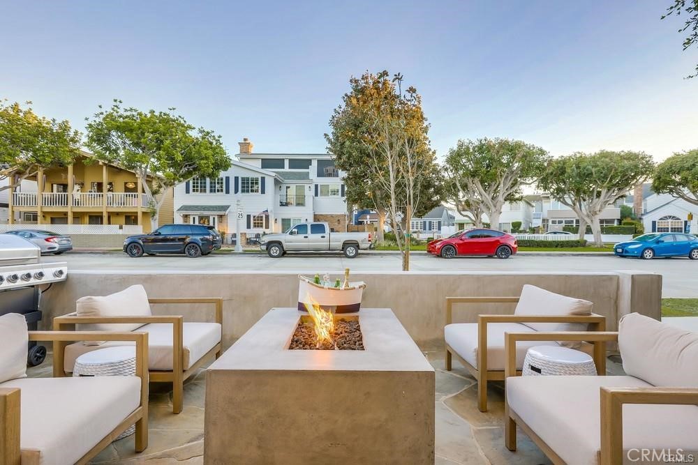 1508 E Balboa Boulevard