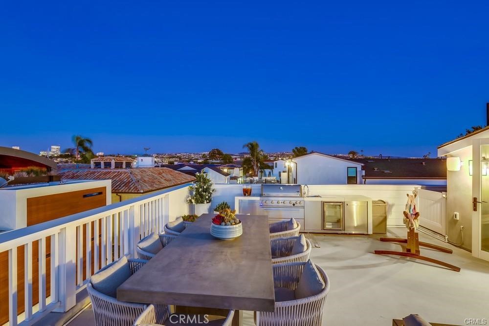 1508 E Balboa Boulevard