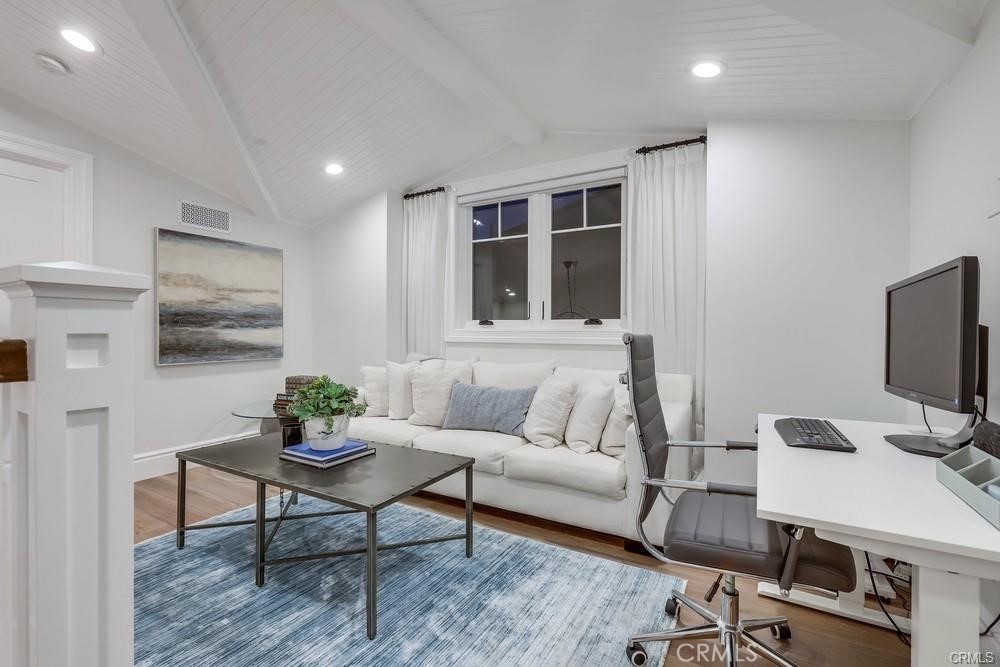 1508 E Balboa Boulevard