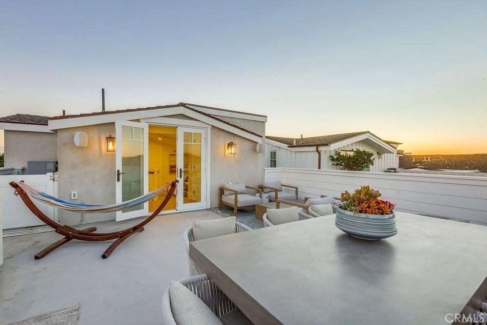 1508 E Balboa Boulevard