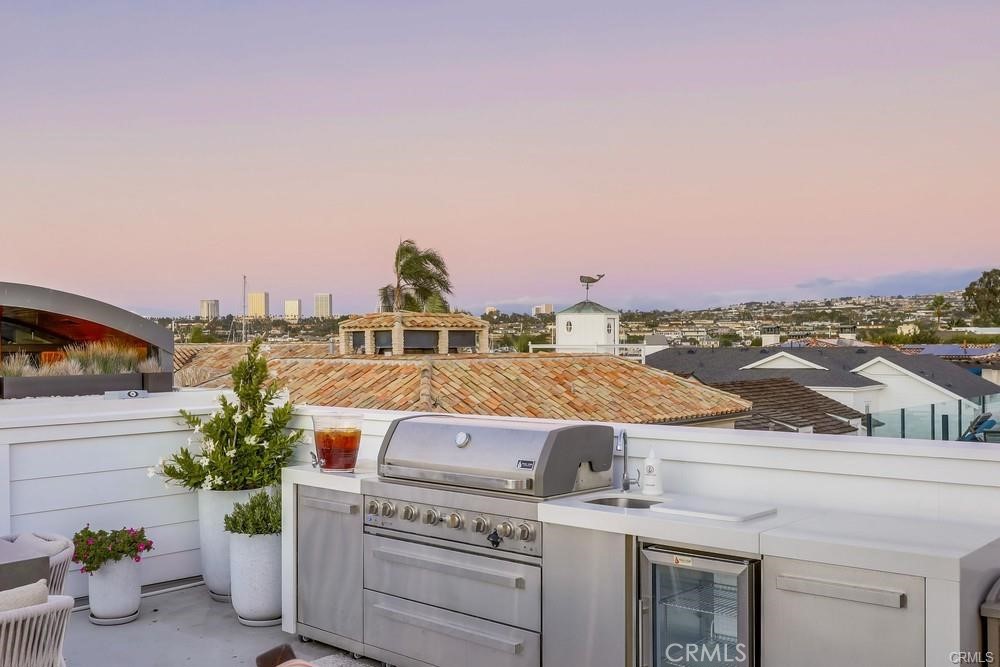 1508 E Balboa Boulevard