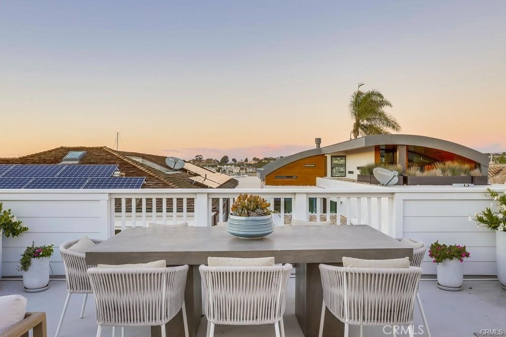 1508 E Balboa Boulevard