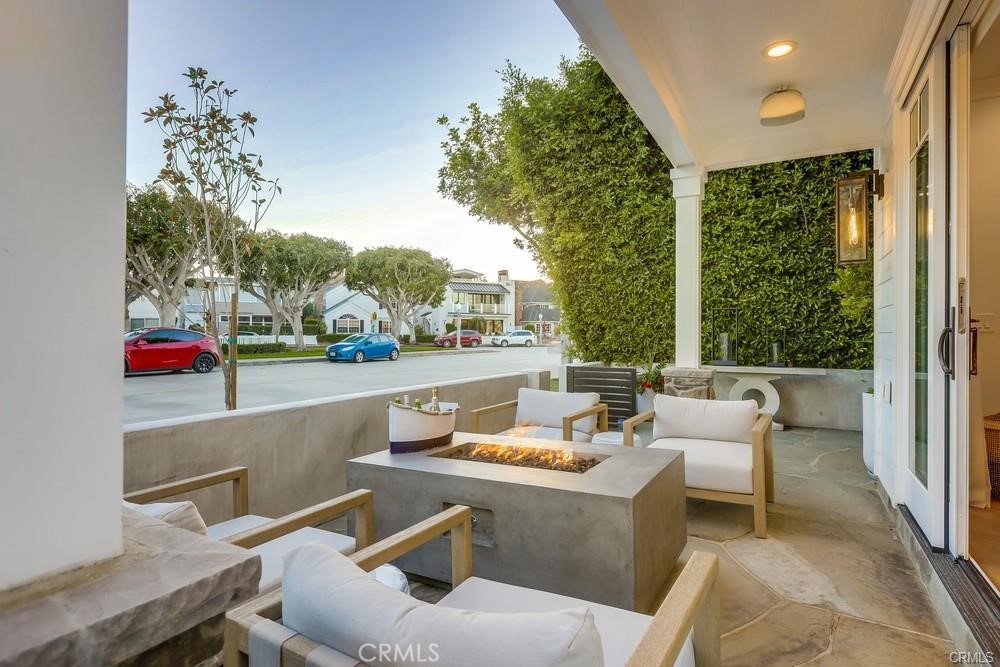 1508 E Balboa Boulevard