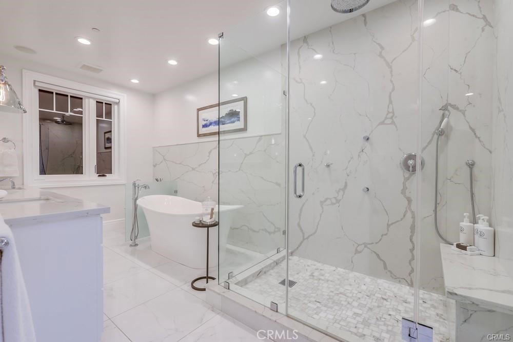 1508 E Balboa Boulevard