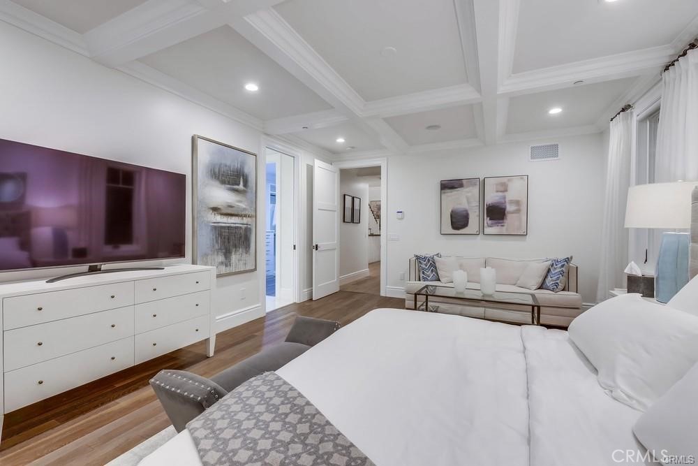 1508 E Balboa Boulevard