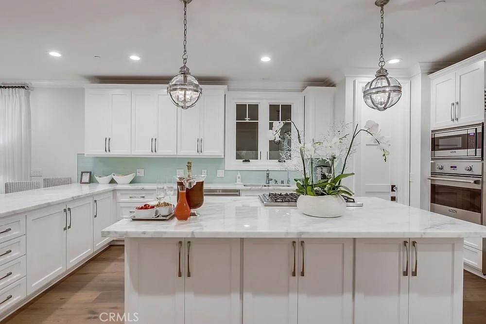 1508 E Balboa Boulevard