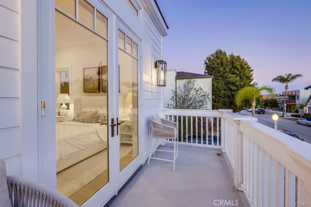 1508 E Balboa Boulevard