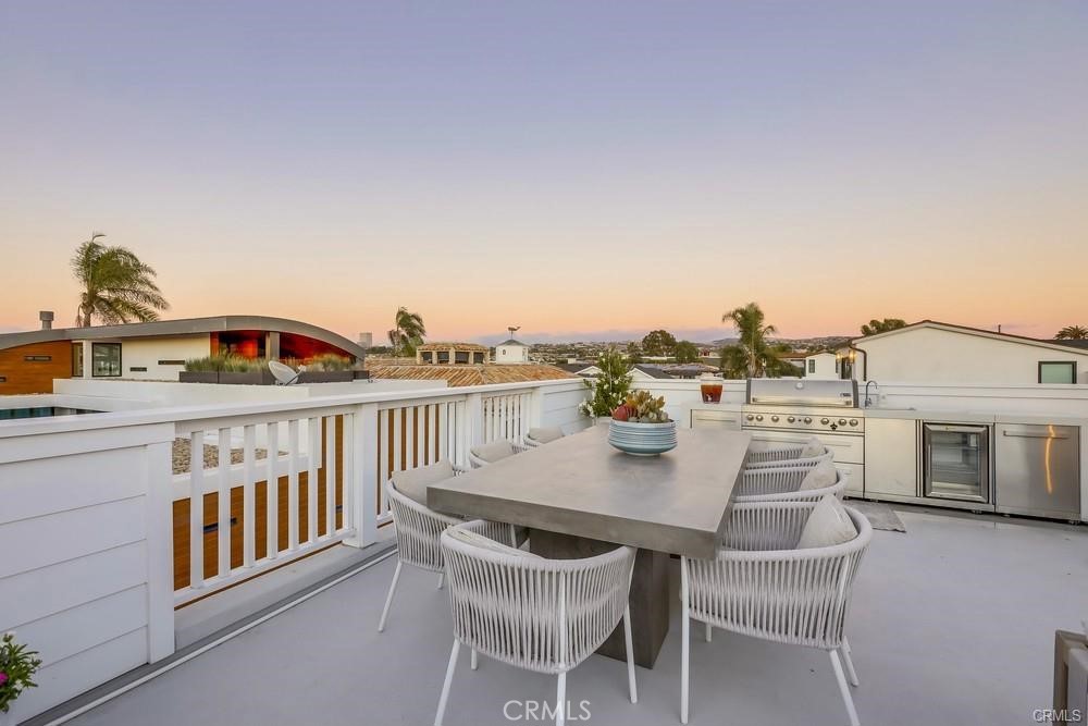 1508 E Balboa Boulevard