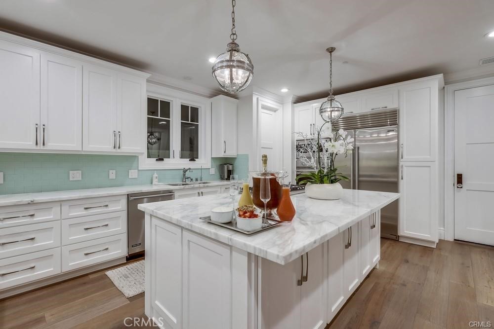 1508 E Balboa Boulevard