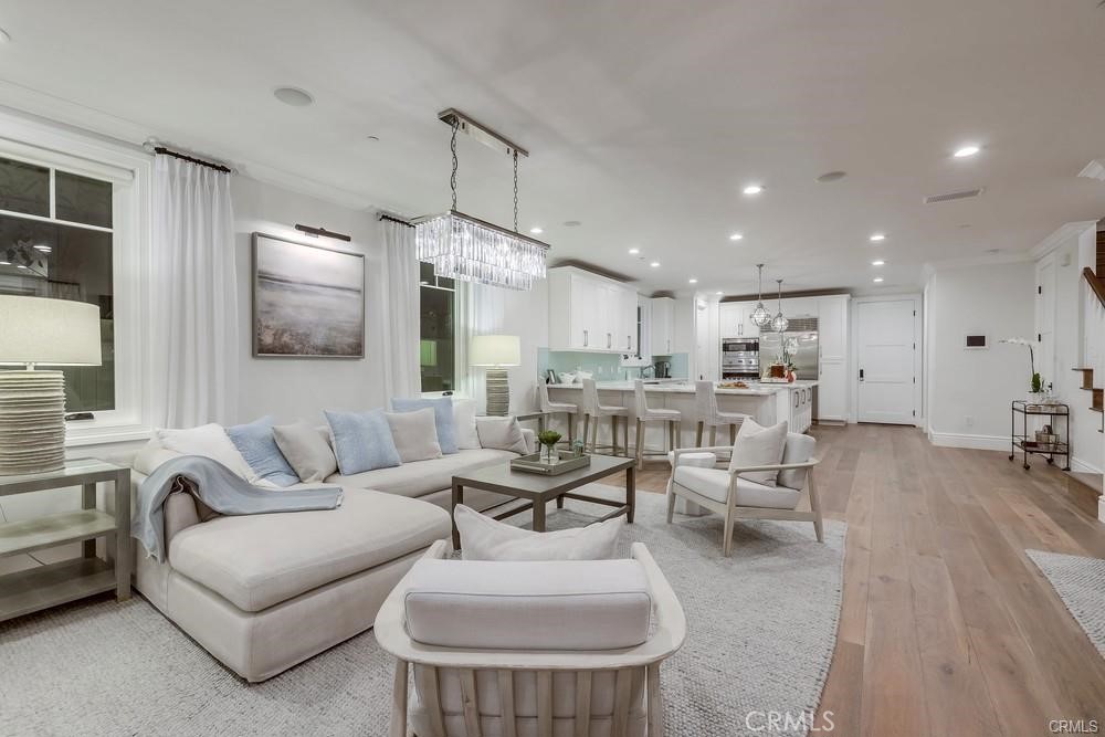 1508 E Balboa Boulevard