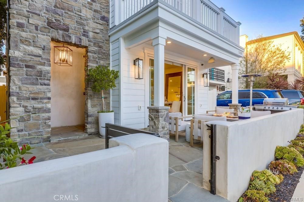 1508 E Balboa Boulevard