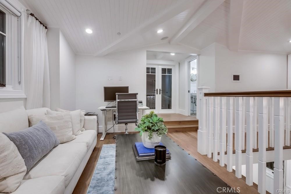 1508 E Balboa Boulevard