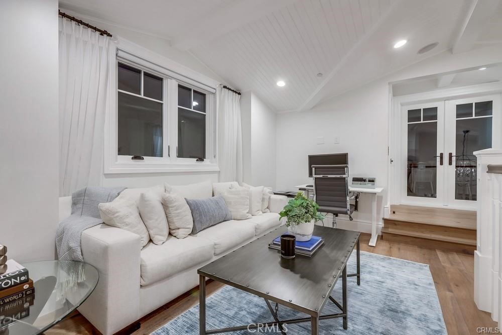 1508 E Balboa Boulevard