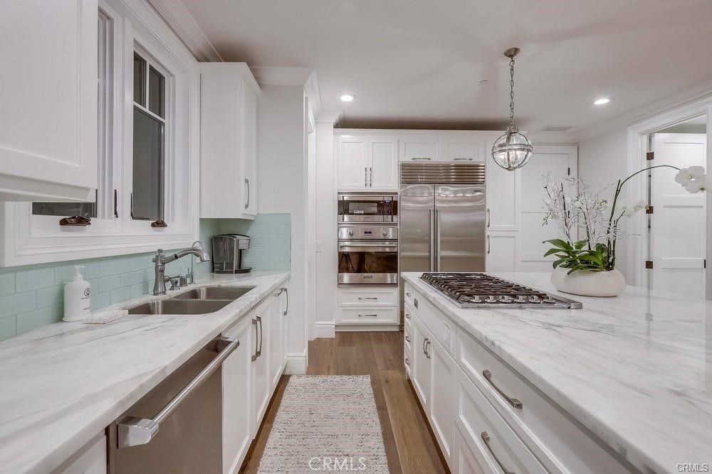 1508 E Balboa Boulevard